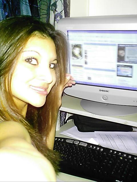 EsMi18's profile picture. 