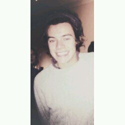 x_xconfident's profile picture. Te dei um follow gratis , agr segue @ziamhungers ? obrigada (: