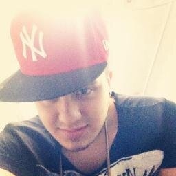 Você é a direção que eu sigo para não me perder dos meus sonhos @LuanSantana Te Vivo (L) 
Fc criado dia:22/05/11
