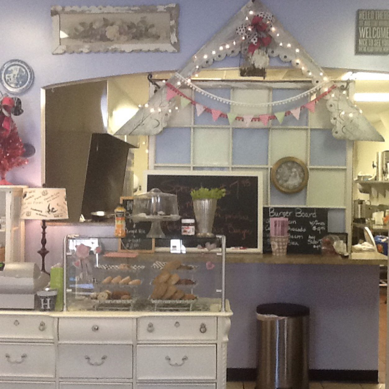 Hydrangea Kitchen is a Fresh, Local Cafe located in Grosse Pointe MI specializing in Artisan Sandwiches, Fresh Salads, Soups and Authentic Beligian Fries.