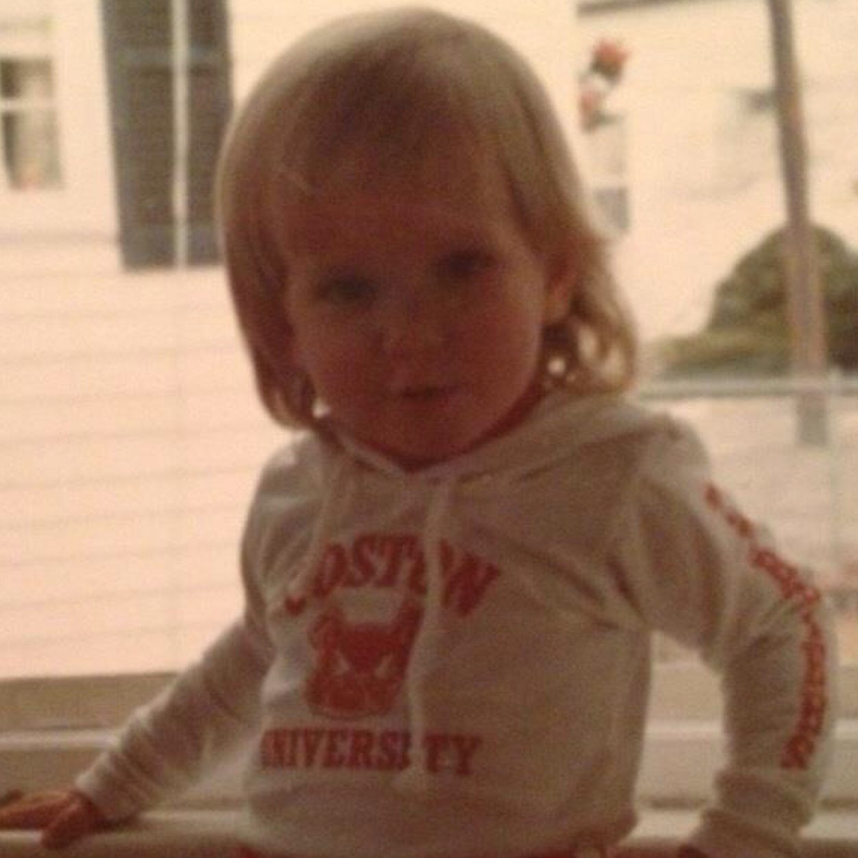 KirstenDurocher's profile picture. Lover of big blonde hair, bright colors, republicans, hockey, spinning and all things Boston (especially BU)...not necessarily in that order.