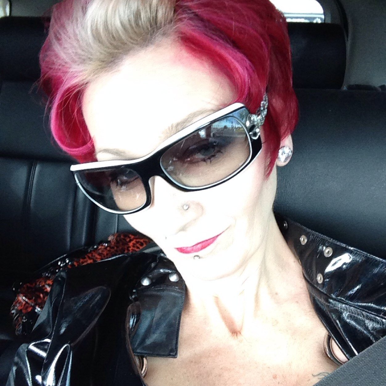 Professional Dominatrix Lifestyle Mistress
http://t.co/7zCzd3jViZ
http://t.co/8VIb7QyXNV