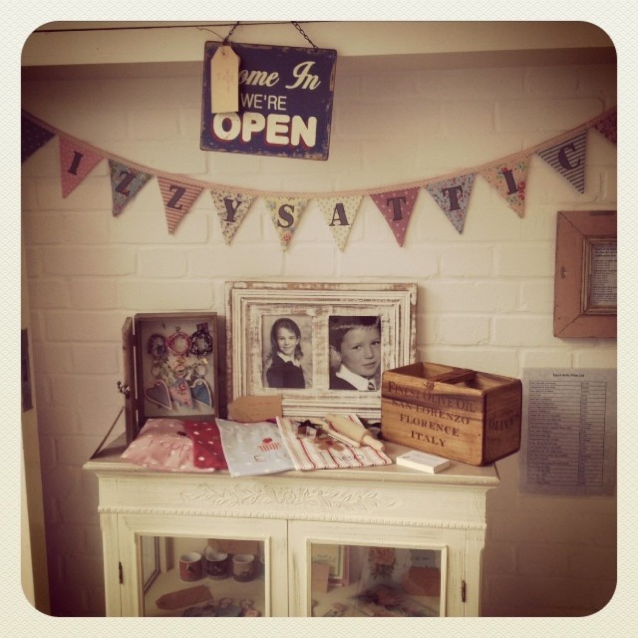 Supporter of Izzy's Attic ♥ I love little homemade gifts and things for the home, so Izzy's Attic is the best! Met Izzy 30/11/13 and she was so lovely!