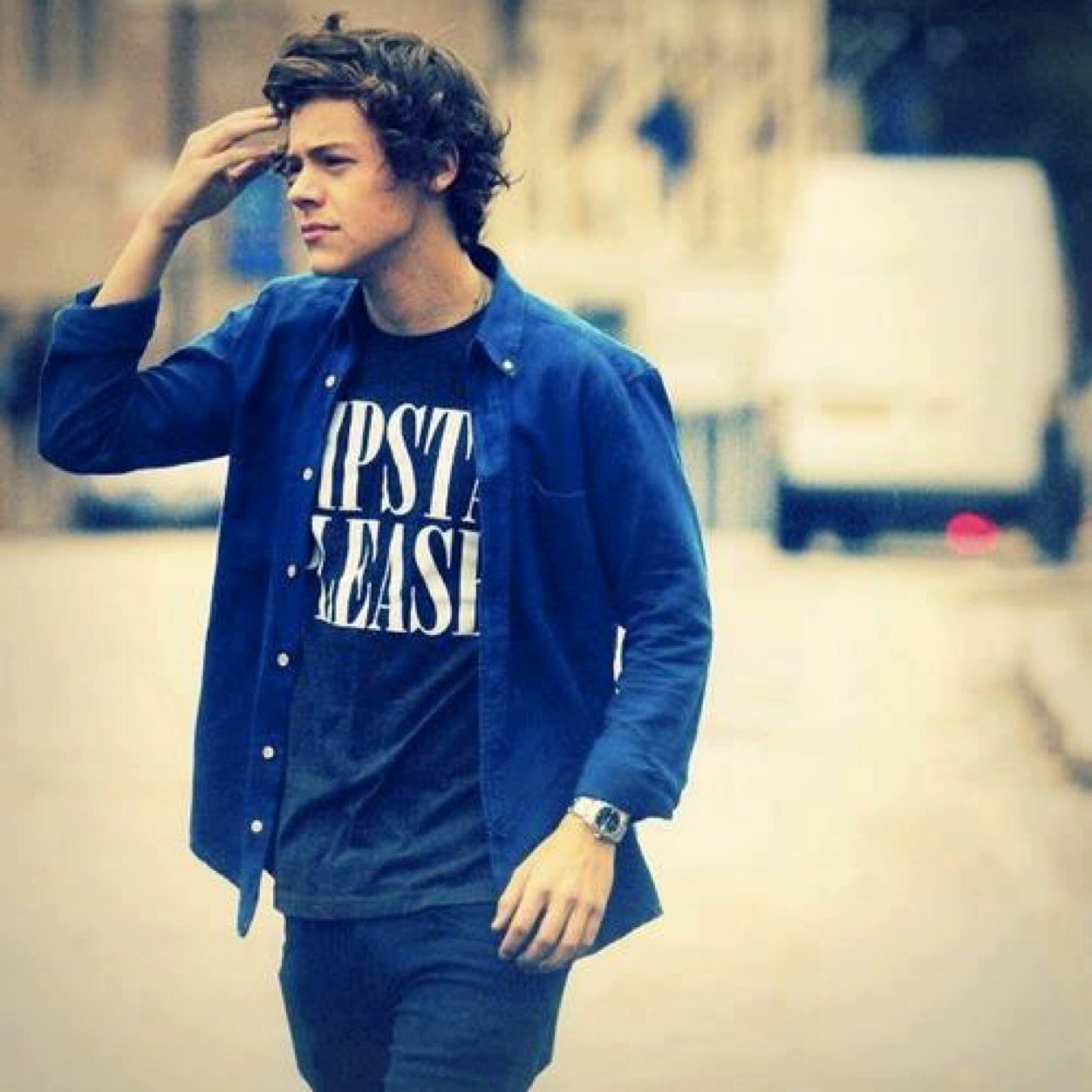 Heres a free follow! Go follow @vogue_nialll ! She follows back just ask!!