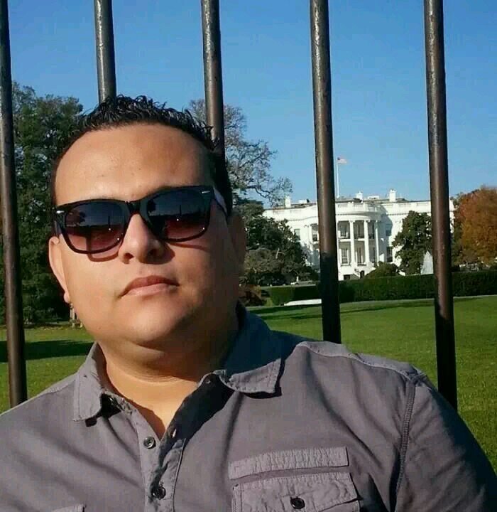 Buena onda, honesto, sincero, cariñoso y con muchas ganas de vivir para ver mis sueños hechos realidad con la ayuda del Rey Jesus !