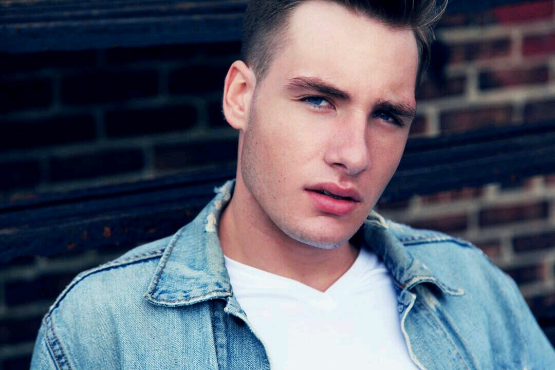 flilds44's profile picture. 