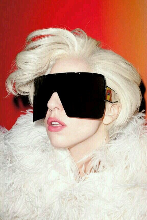 5.21.12 BTWB @ladygaga follows. 12.10.13 6:57 PM.