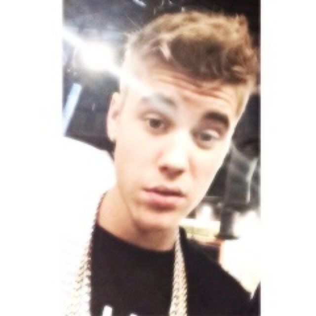 ameezyxpizza's profile picture. you're tacky and i hate you. 0/5 sigh...