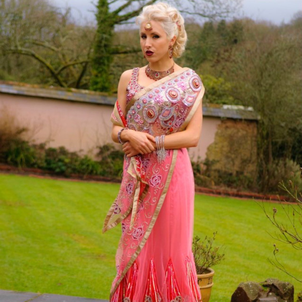 ValDiBenedetto_'s profile picture. Twin to Michelle, spending time at home and with the guys. Actress as well.