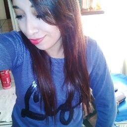 Una chica mas  que solo sonrie