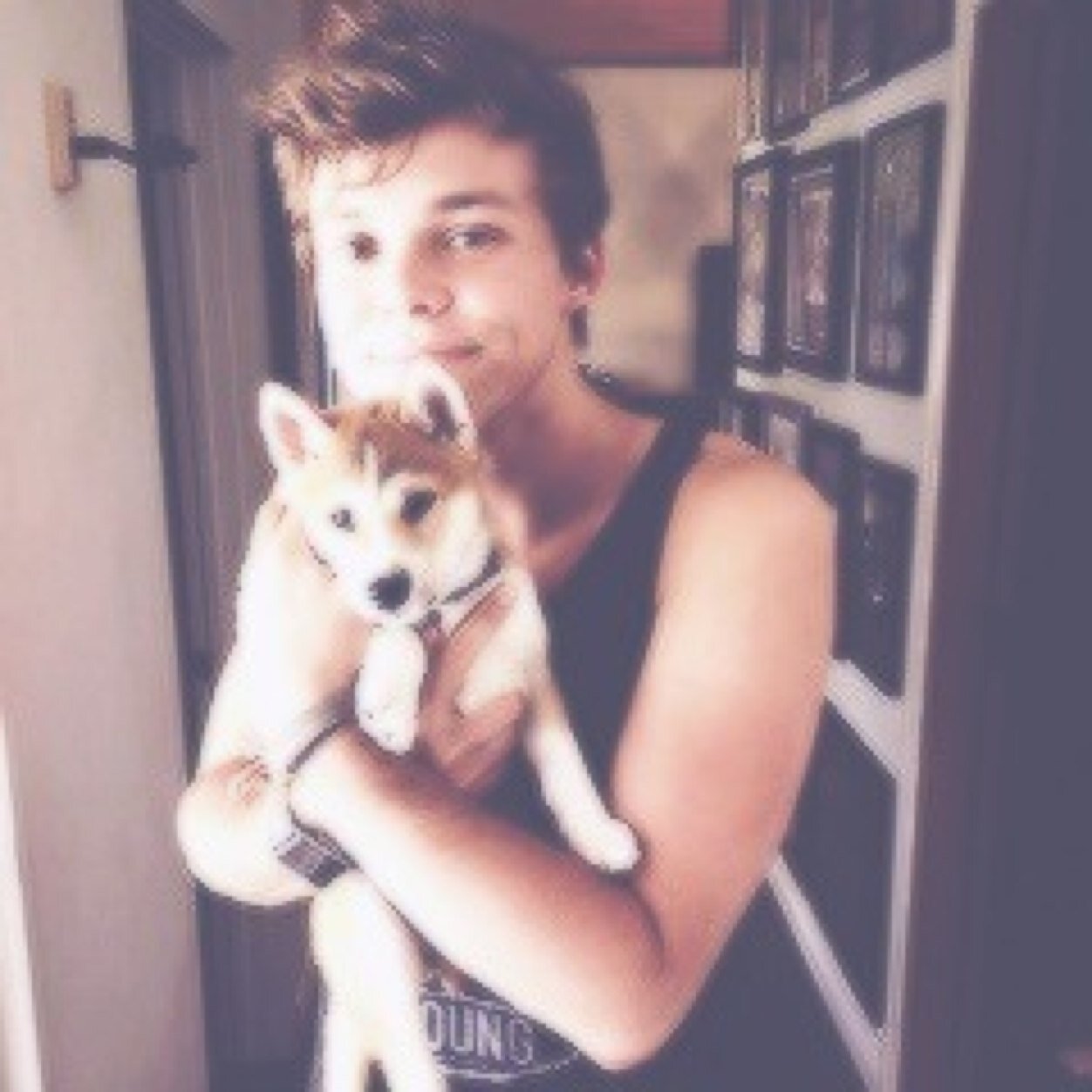 RT THIS AND ASK FOR A DM TO LUKE HEMMINGS