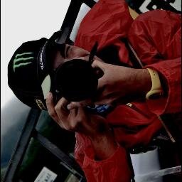 Motociclisti, strana, meravigliosa gente

La vertigine non è paura di cadere, ma voglia di volare. Cit Jovanotti