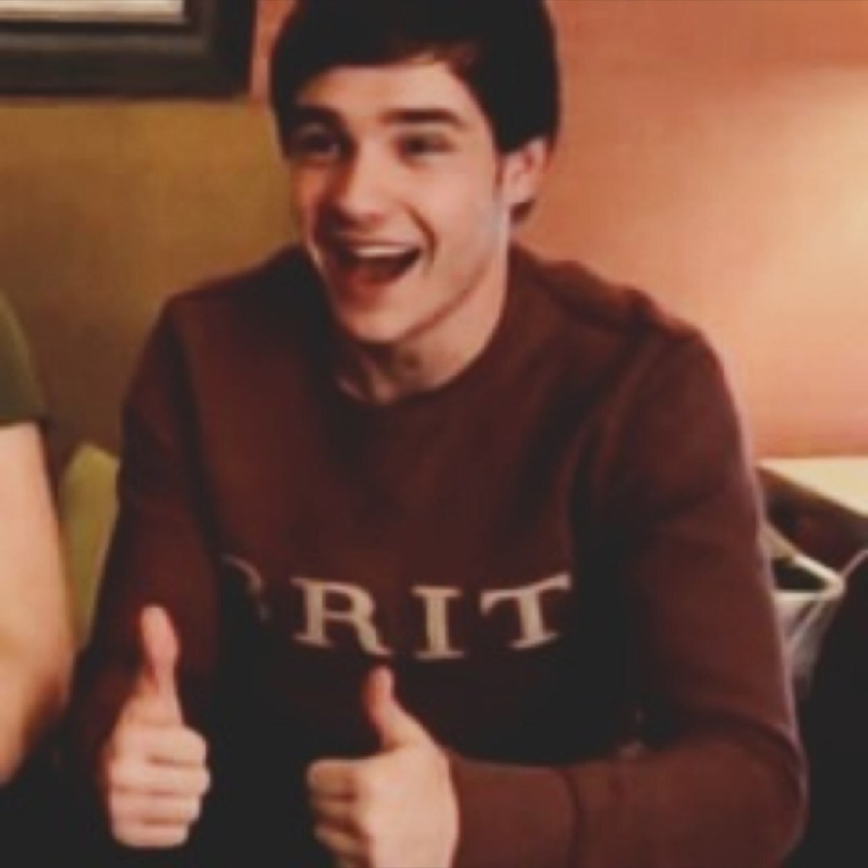FOLLOW @liamsthong SHE WILL FOLLOW BACK PLUS YOU JUST GOT A FREE FOLLOW