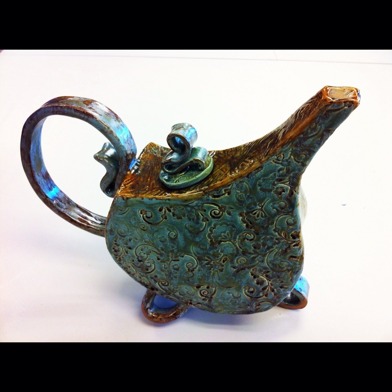 twscorine's profile picture. Born in Holland, lives on Cape Cod and teaches, as well as creates, ceramics art