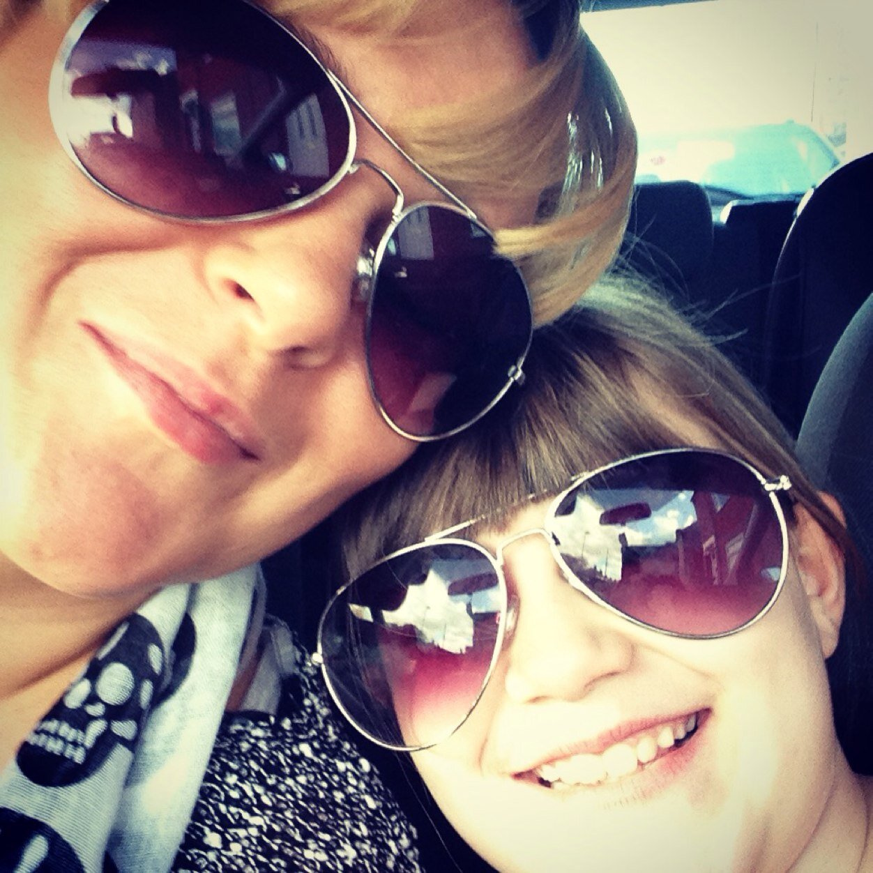 Younique presenter, mummy, wife and nail technician. Loving life and making memories