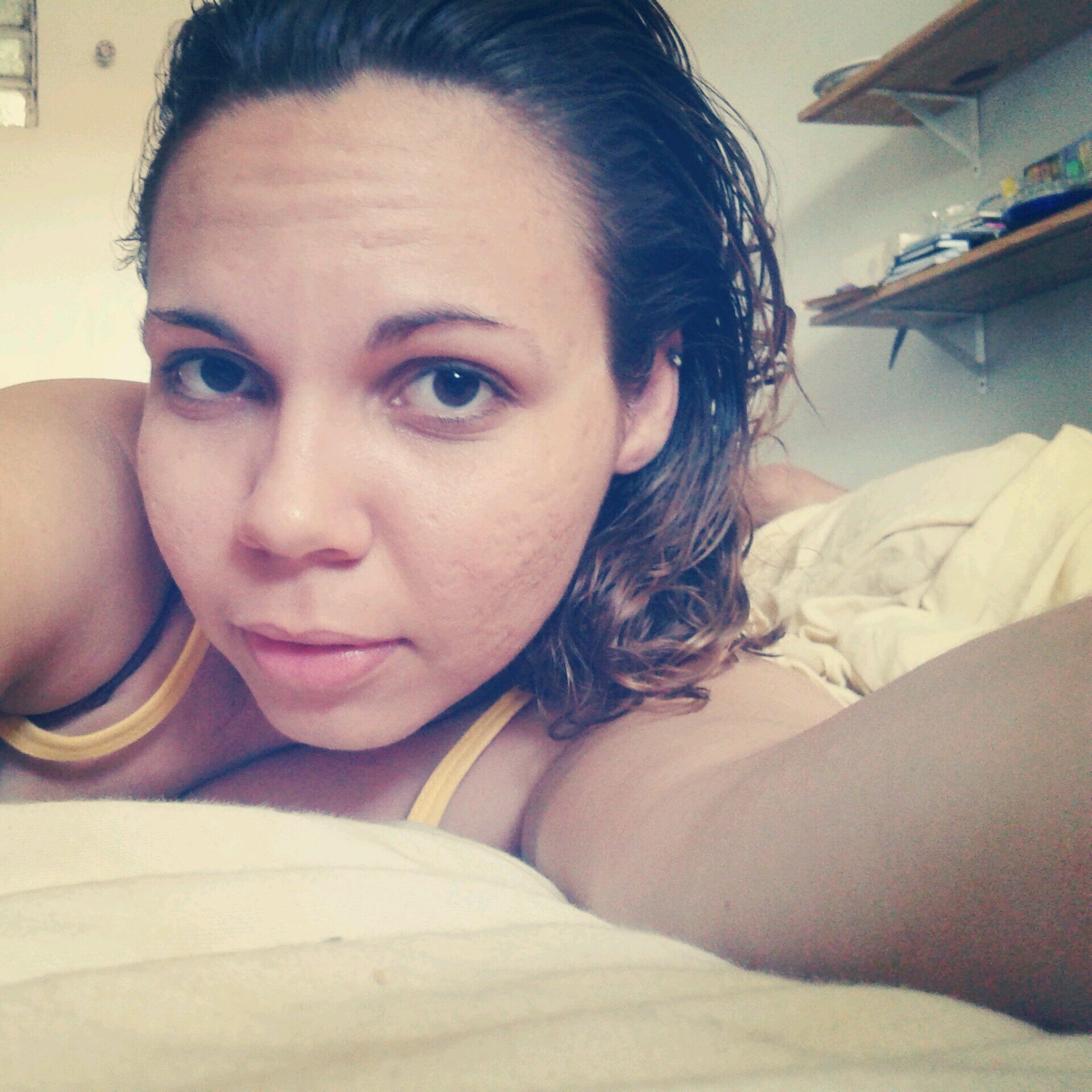 a única verdade é que vivo.
Sinceramente, eu vivo.
Quem sou?
Bem, isso já é demais.... (Clarice Lispector)