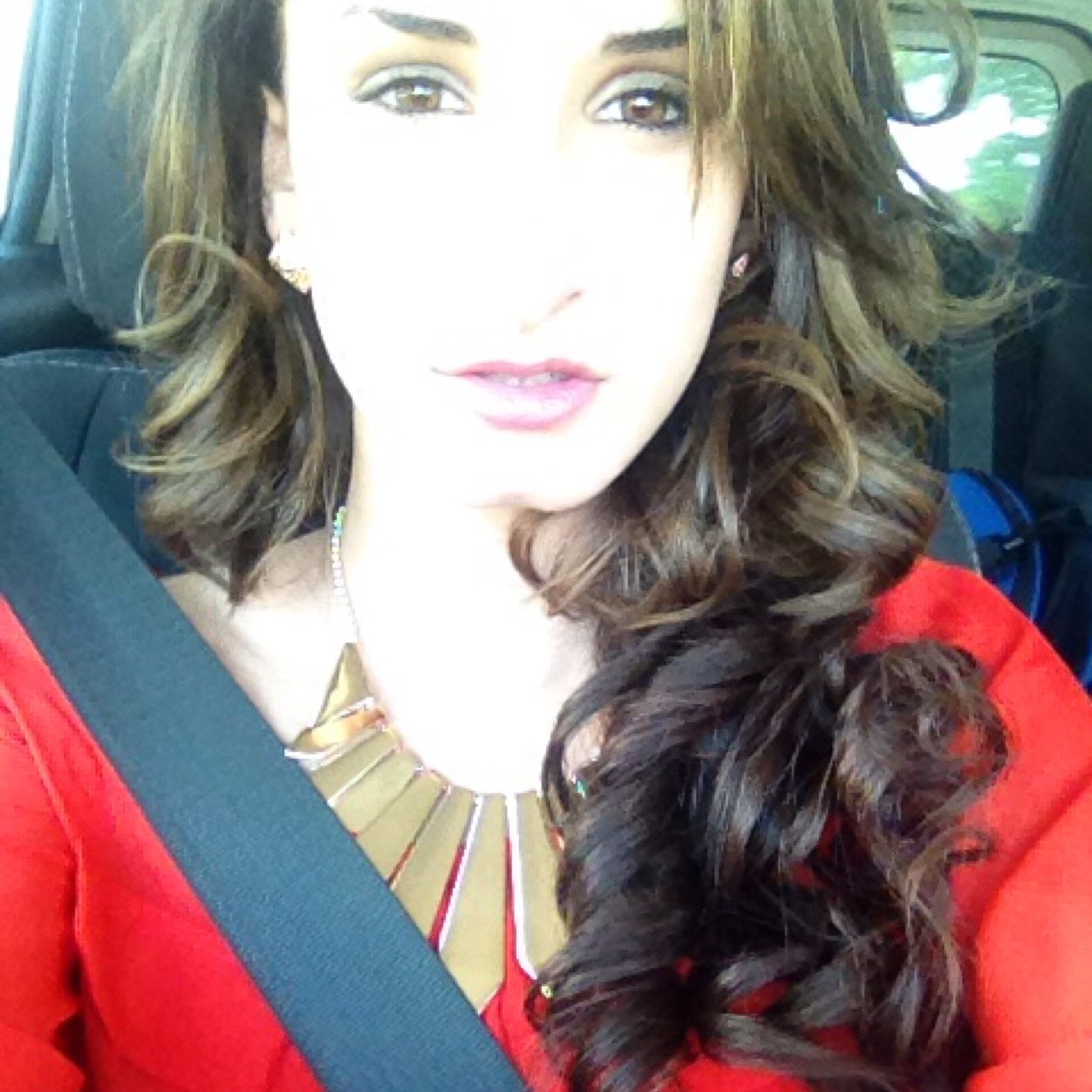 sarilovesu's profile picture. Bio? Who needs one when you can read my tweets? #teamcapricorn #UFstudent