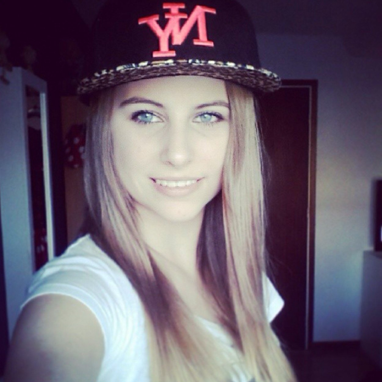 Babee, i love you so much! youre the best friend i can wish for, youre like a sister. byebye cutie xo jikke ♡