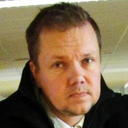 IT-chef som jobbar med it, affärssystem och kringsystem. Har företag som säljer presenter på internet, har bra koll på affiliate, seo och domännamn.