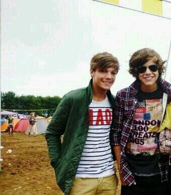 freefollowhj's profile picture. dont follow me but @blameitonharold instead :) ask her for a followback.