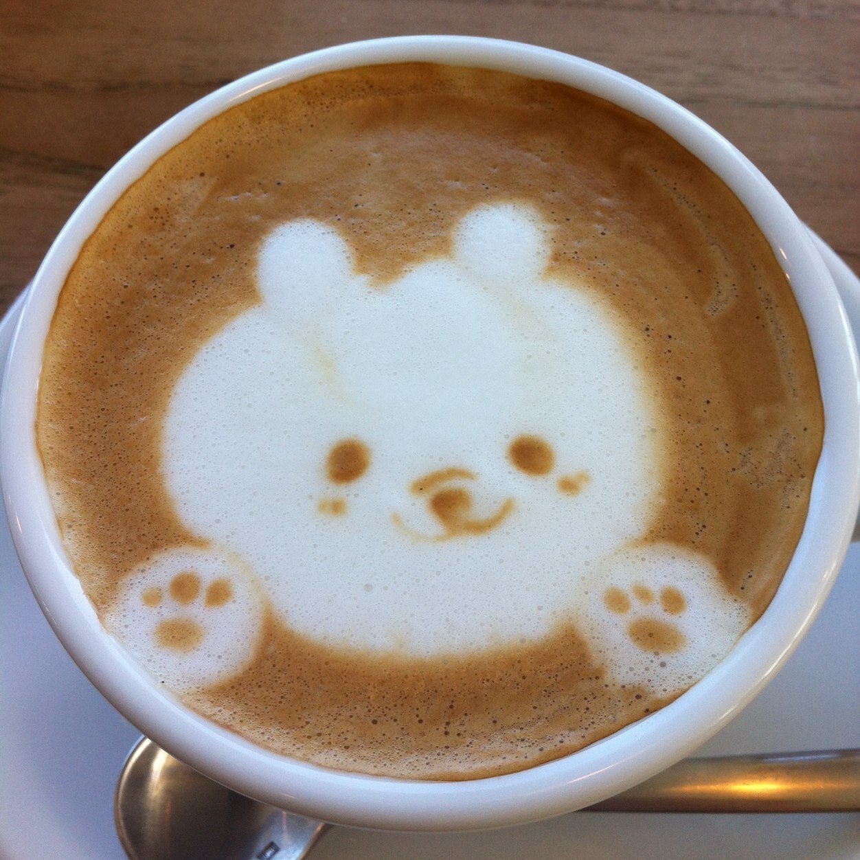 疲れ果ててるサラリーマン。いくら働いても儲けようともサラリーマンの給料は変わらない。ちなみに種なし。