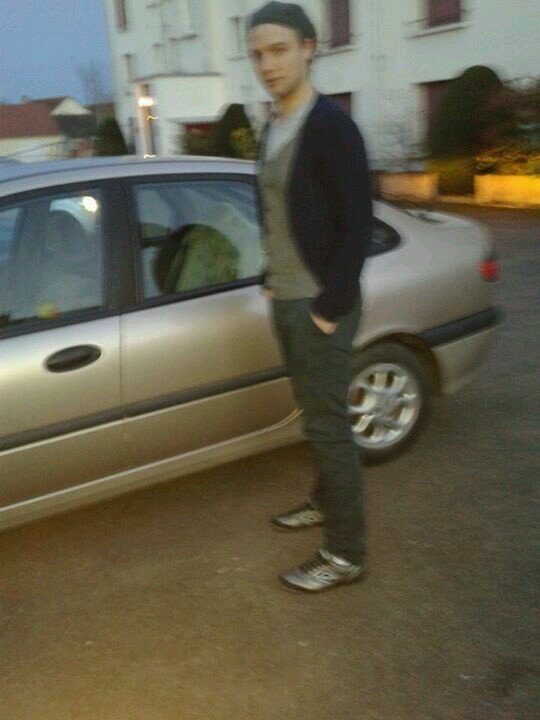 JulienCharyOffi's profile picture. JULIEN CHARY OFFICIEL | @JulienCharyOffi | http://t.co/qMrqORefAd | #JulienChary | Je suis mystérieux, secret, rare, discret et vigilant..