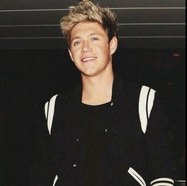I love to sing my idol ariana grande niall horan is my favorite , just a regular girl that loves to laugh an smile an not be in any body's face :)