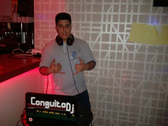 Persona divertida amante del Elche CF y sobre todo amante de la buena música! Dicen que la humildad es la clave del exito.Contrataciones: conguitodj@gmail.com