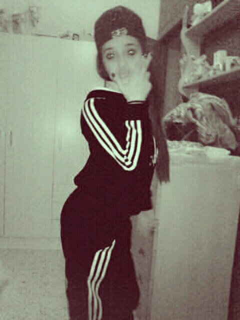 Si Me Caigo Por tonta,Me Levanto ypor Cabrona.~