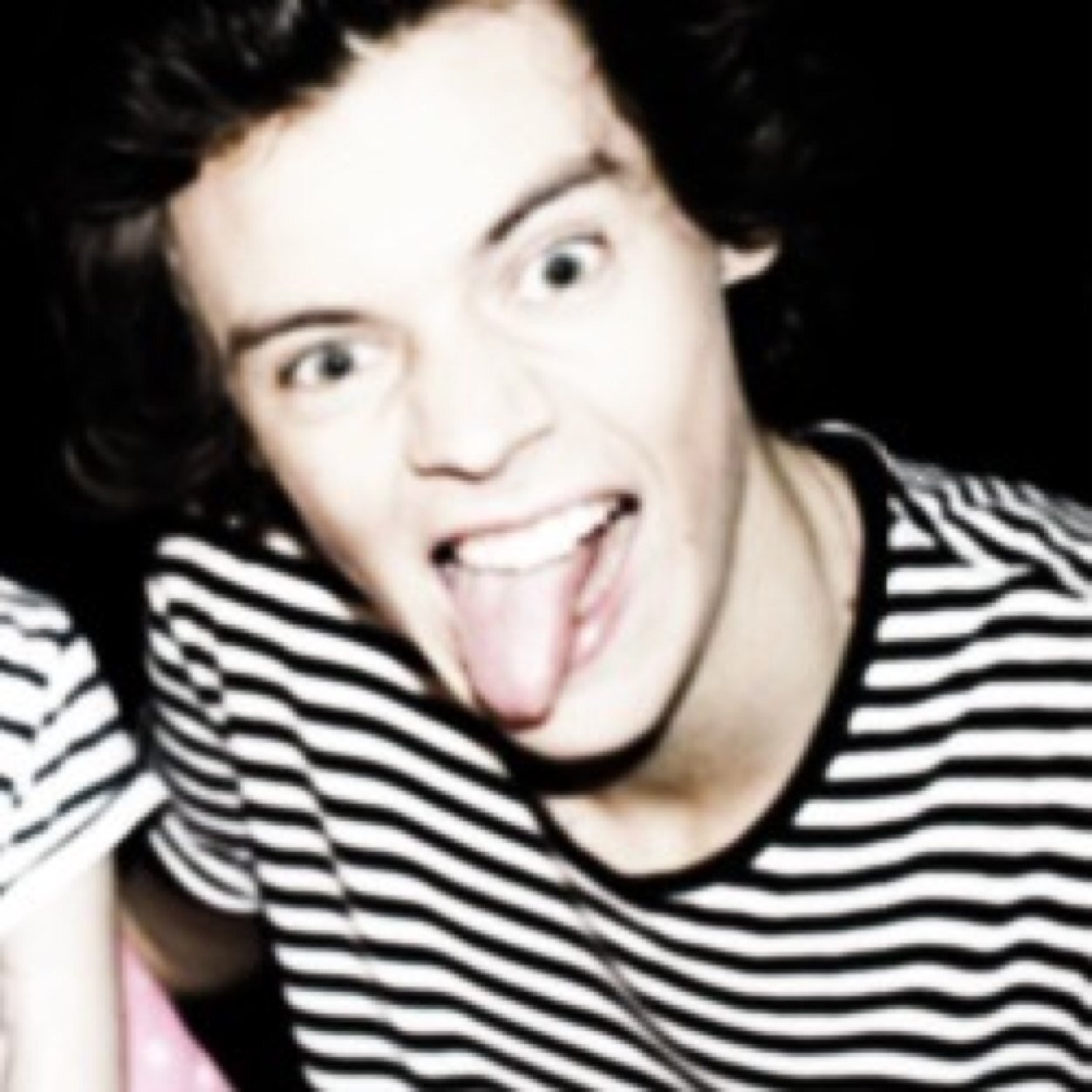HIIIII ILY FOLLOW @thrilledharold AND @ni5all THANKS PLEASE DONT MAKE ME GET SUSPENDED LOL