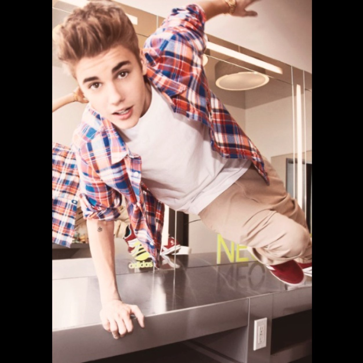 •Justin Bieber is life
•Follow me on Instagram 
       ~its @belieber552
•if your a hater, please dont follow✋✊