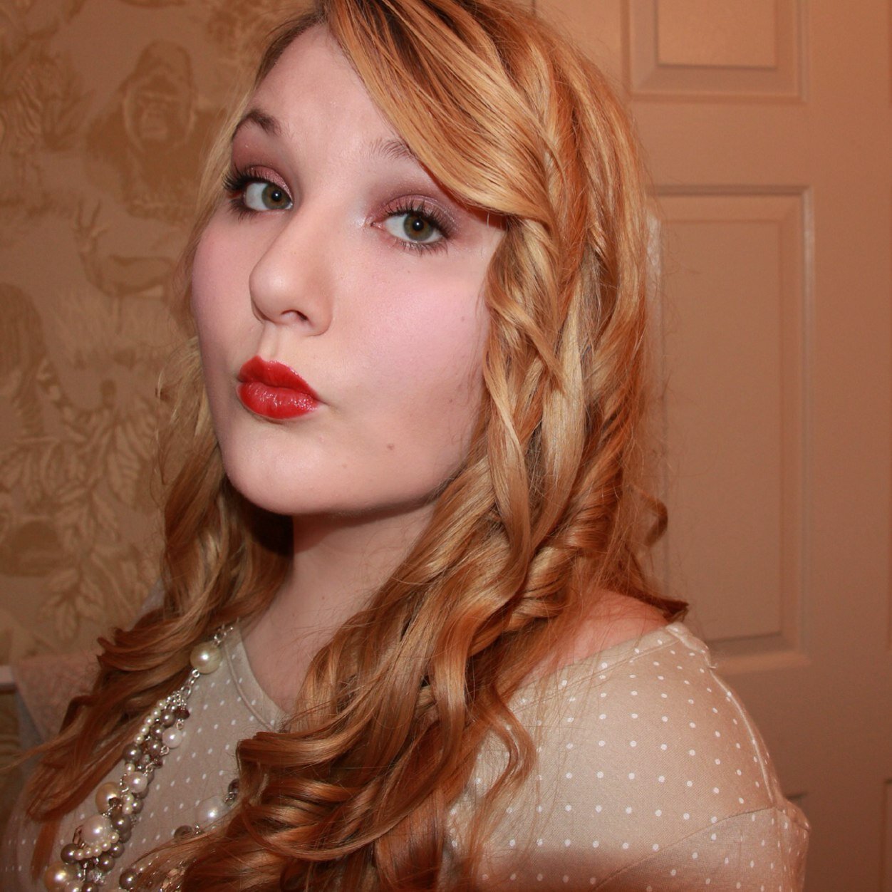 I am a cosmetologist who loves to help and show people how to do fun make-up,hair and how to keep your hair, skin and nails happy and healthy !:)