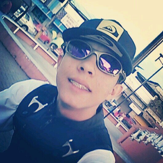 My name is jardel, I'm seventeen, my dream is to take my abilitação, best friends pingo and gui, my girlfriend who I love very much @ _MSoarees; 3 3
