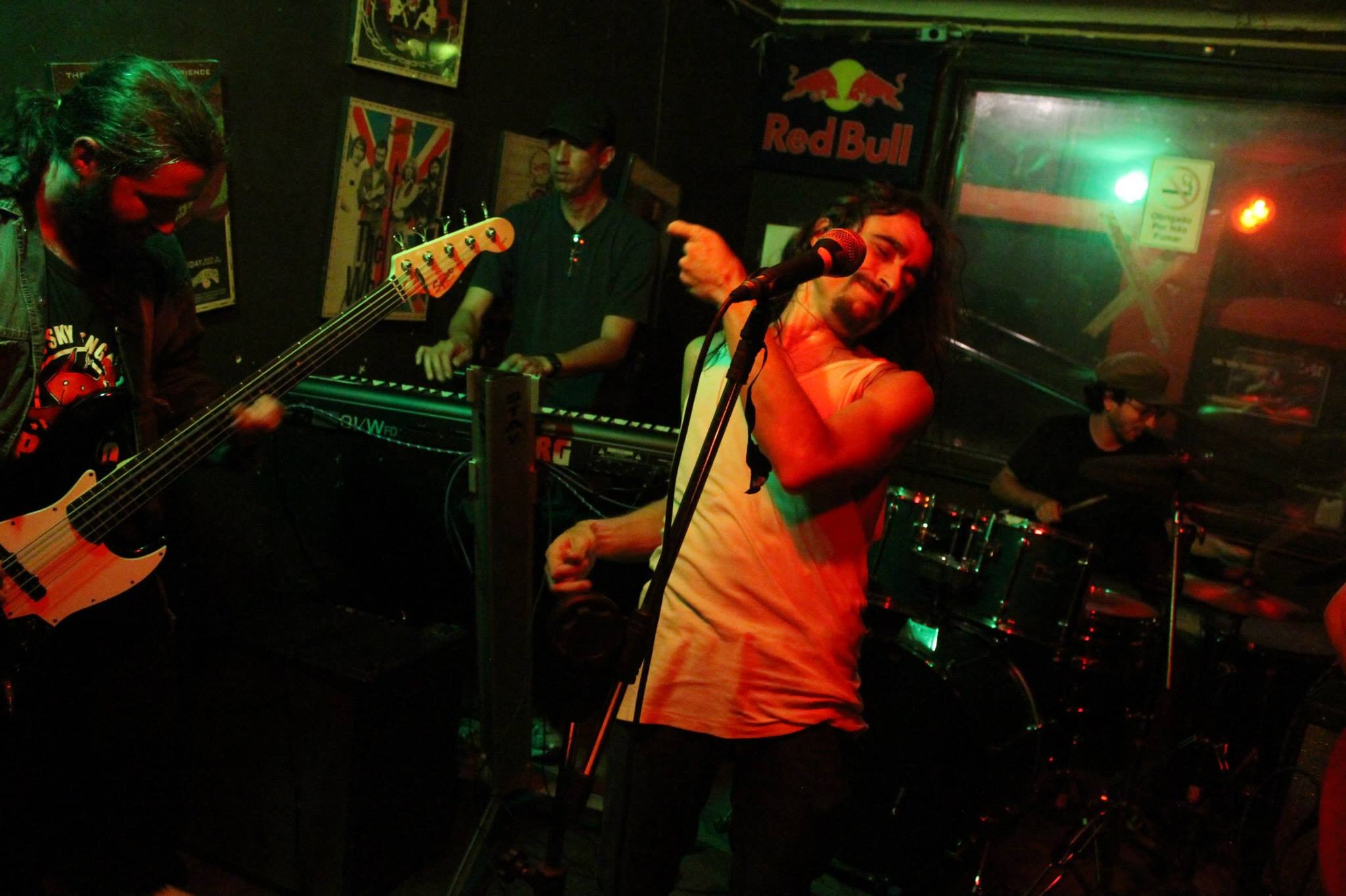 Banda cover de The Doors de Belo Horizonte - Brasil. Desde 2004 tocando o melhor do The Doors nos rockbares Belo Horizonte e diversas outras cidades! Come On!