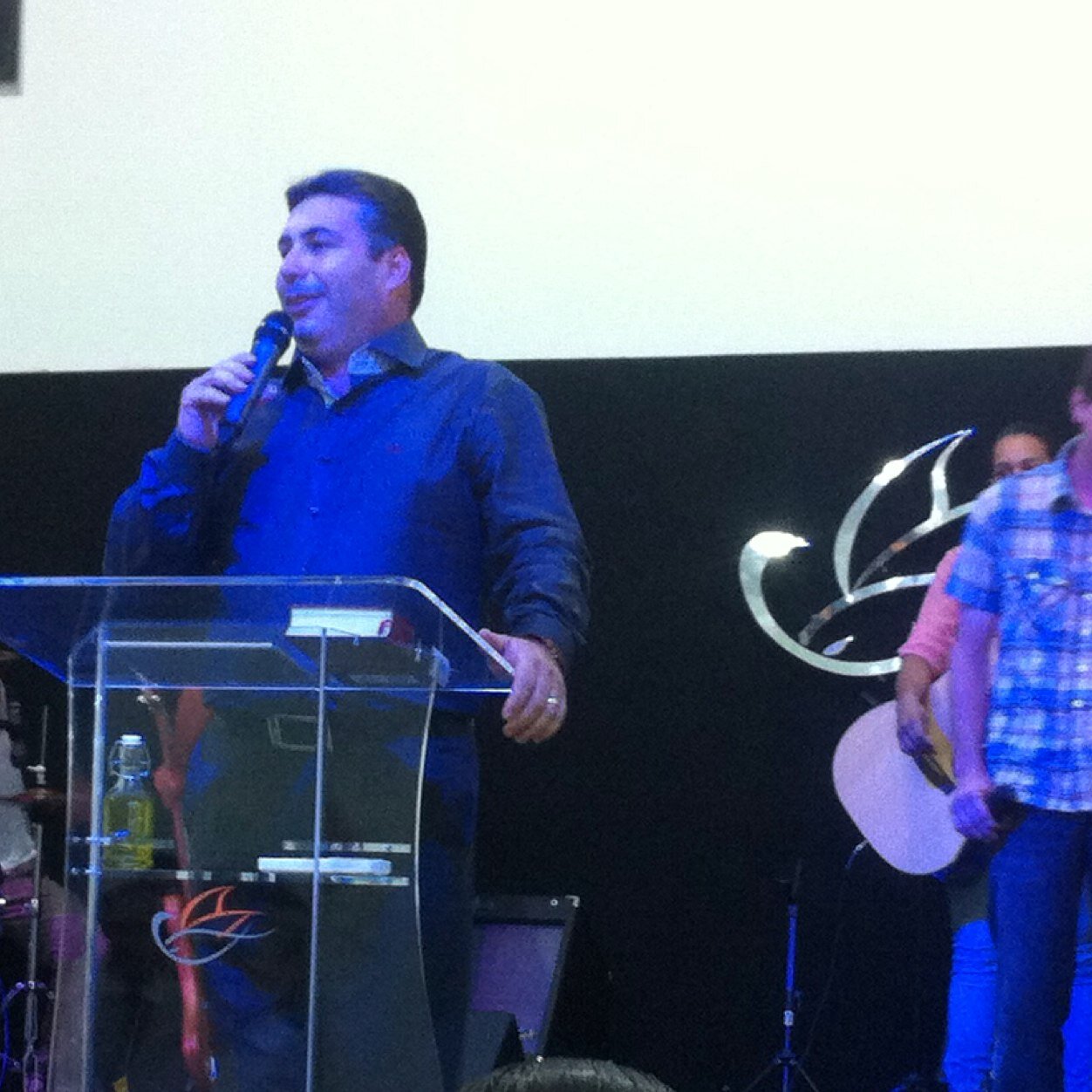 sou o Andre da Janaina, pai do Gabriel e da Laurinha, servo do Altissimo...pois se o servo nao serve nao serve pra ser servo