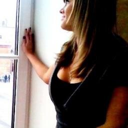 In love all day...! Crazy for music...Peace =)
