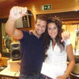Oye la música de Virginia Elósegui @VirginiaElose , la cantautora malagueña que ya ha cantado con Pablo Alborán y Vanesa Martín. ¡Voz única y total!