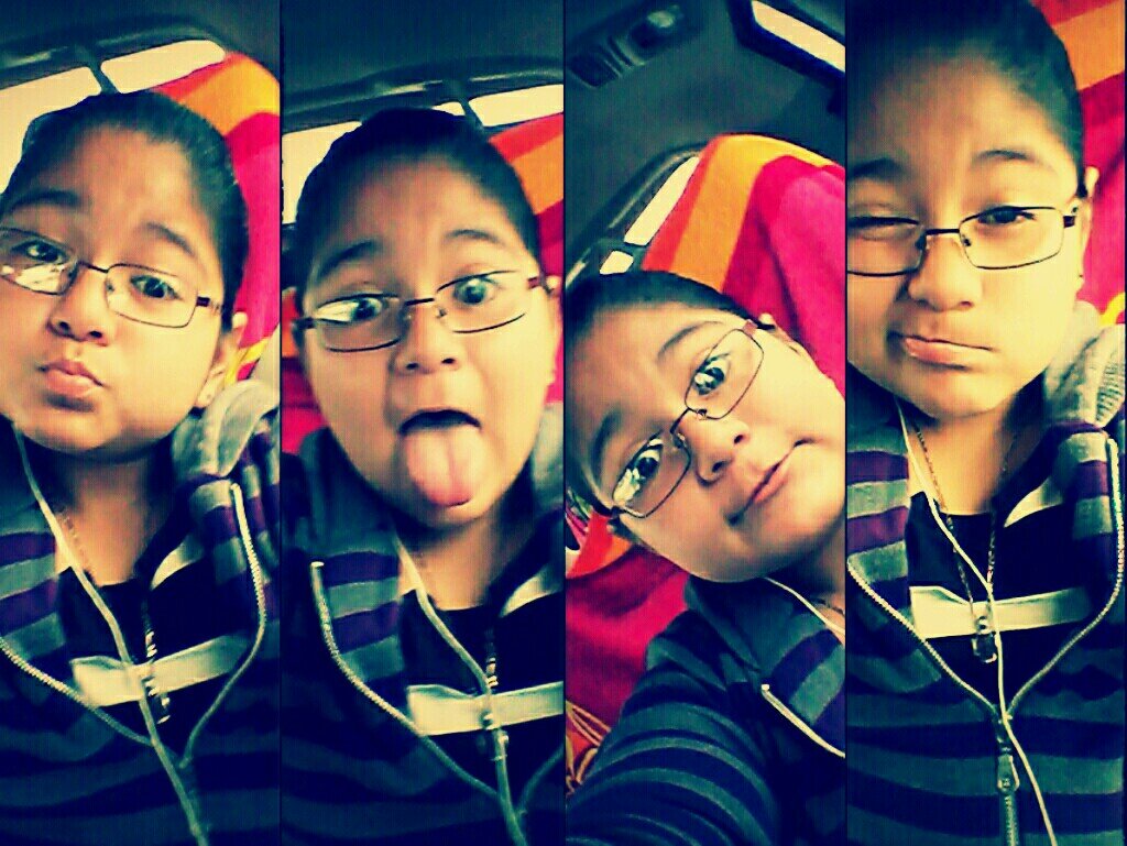*uuuu*!Directioner♥'!:3 Soy de esas que siempre anda con los audífonos puestos Ignorando al Mundo Entero'♥