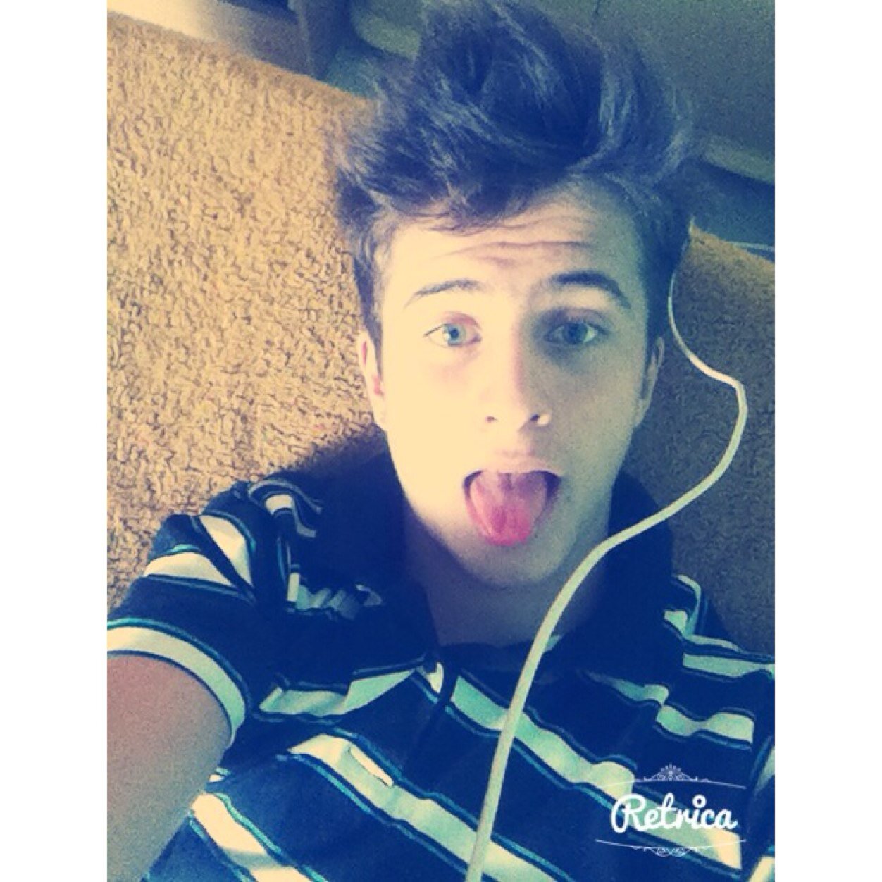 Sigam meu novo twitter: g_leooo ,que esse aqui vou excluir !! bjj