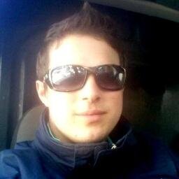 Olá,Hello, hola! I like girls, soccer, music, dance and kissing too!