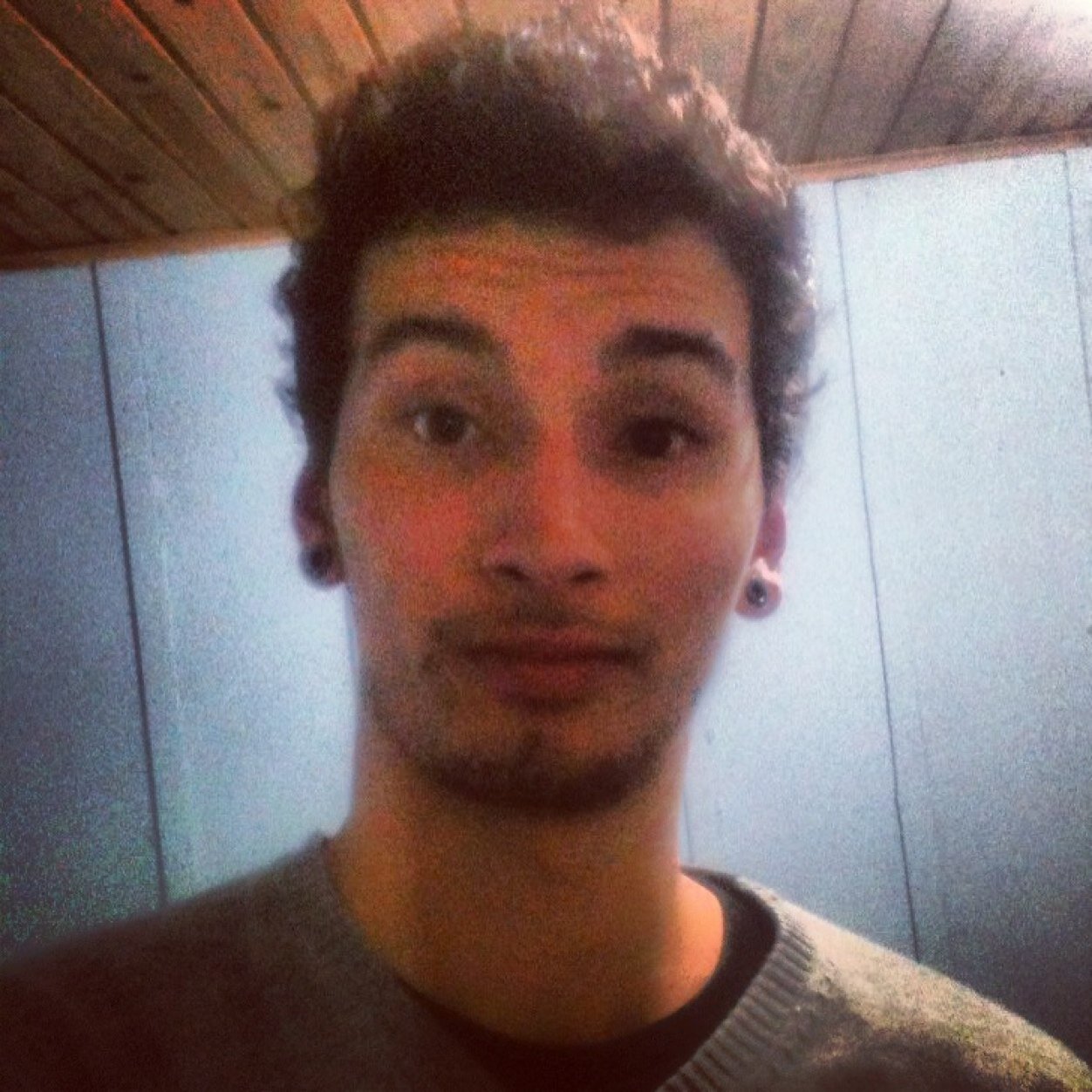 Eu agradeço a Deus quando tudo ta bem,
Quando tudo ta mal agradeço ele também.
