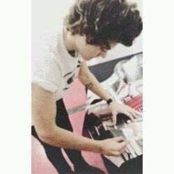 hcrrry's profile picture. I have the fear of attachment.