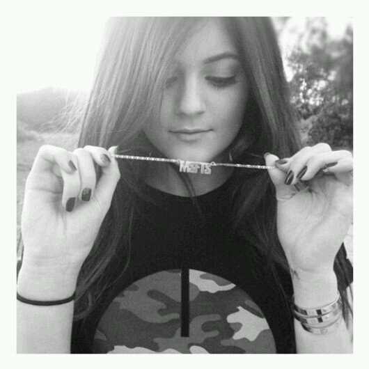 can we create something beautiful and destroy it? ♡
