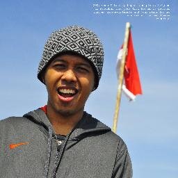 Tutup matamu dan bayangkan dia yang dekat dihatimu bersamamu.