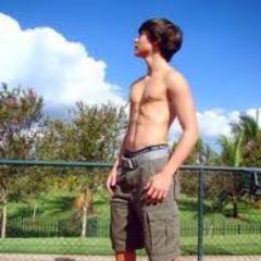 Modelo teen 15 anos, gosto de ouvir músicas, toco violão, gosto de blogs, vivo cada dia.