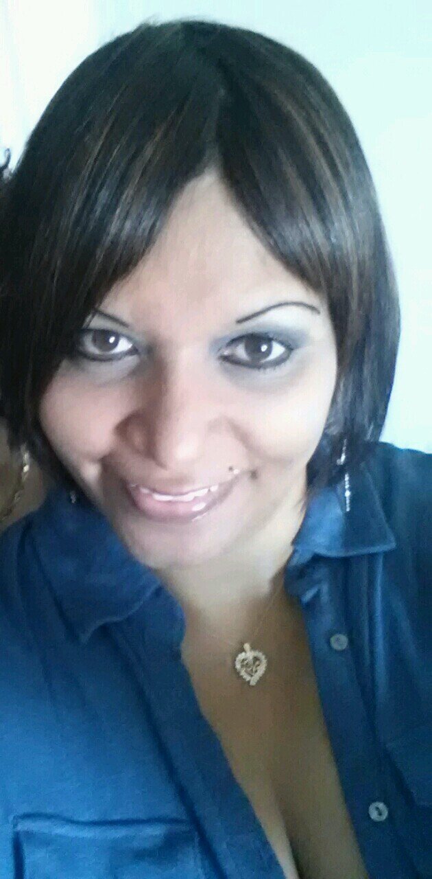 soy puertorriqueña vivo en Florida soy casada y me gusta pasarla bien y acer chistes y cosinar...mi Facebook newyorican747@hotmail. com