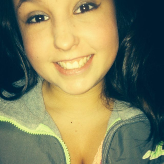 Hey (: I'm Adrianna ! Follow Me ♥i follow back.
