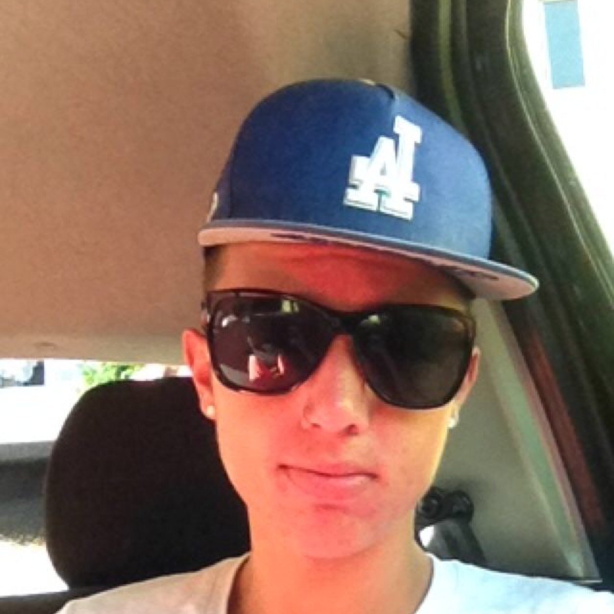 17, Brazil
Whats - 95419-8392
Snapchat - vinistringue
Instagram - @ViniStringue17
Face - Vinicius Stringue de Paula