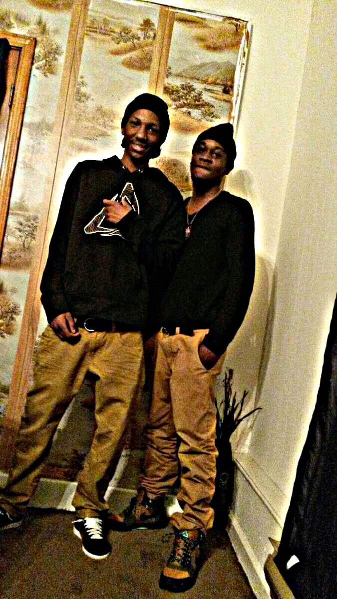 Shyraqck ? | cheaa dats me , ima cool ass laid baxk nxgga but follow me & my lil sis @LULKEE_THUGGIN (: