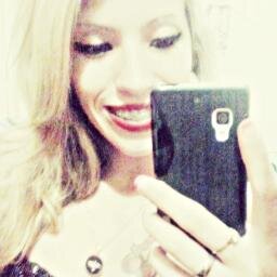 ''Quem se Descreve se Limita.''